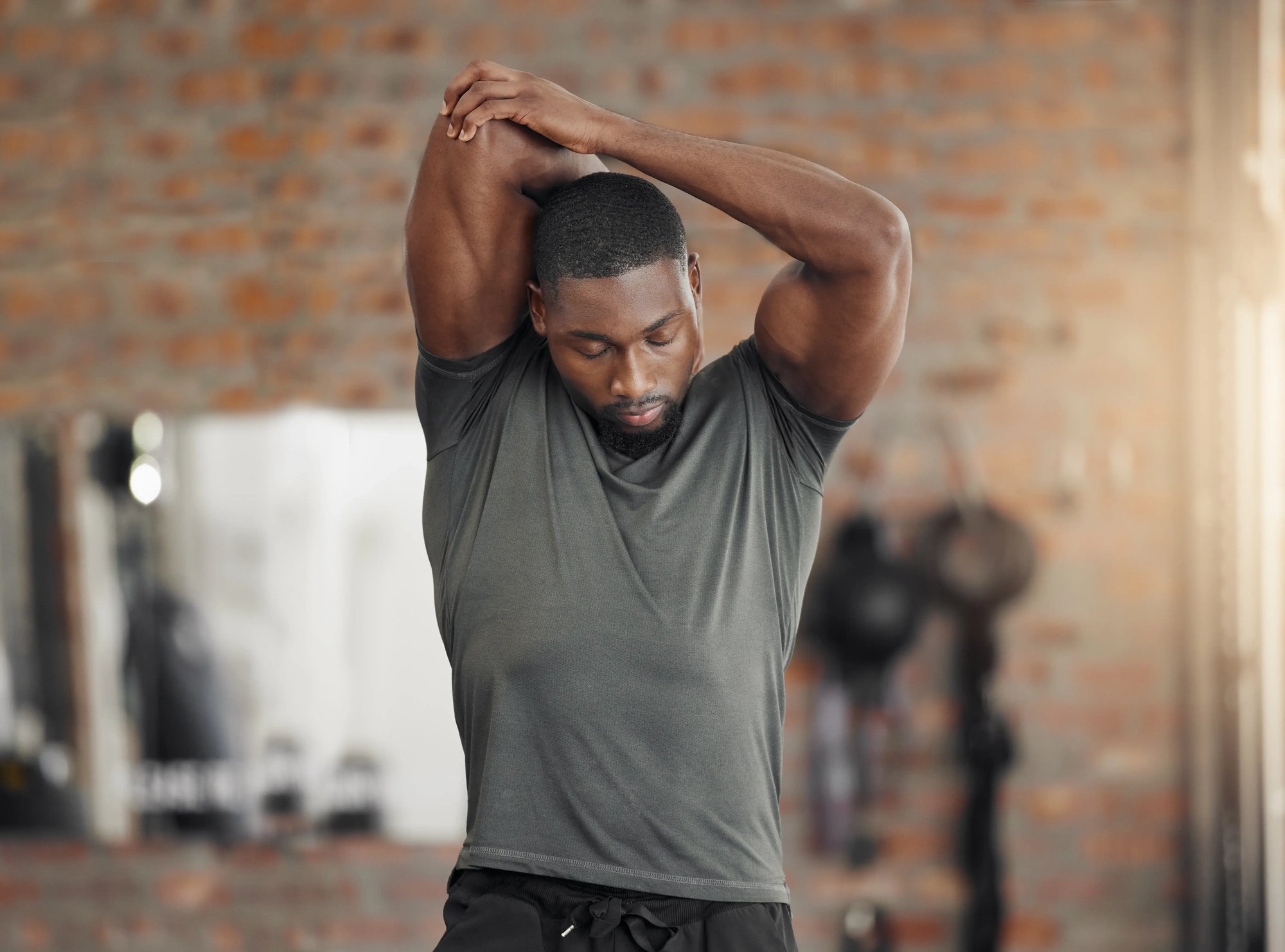 mens-health-exercise_man-stretching-gym